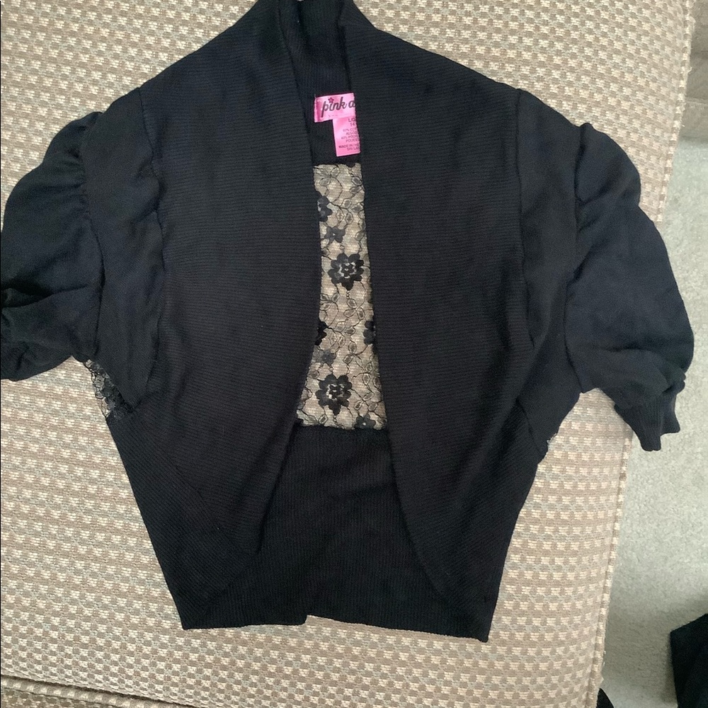 Black s/s cotton lace back bolero